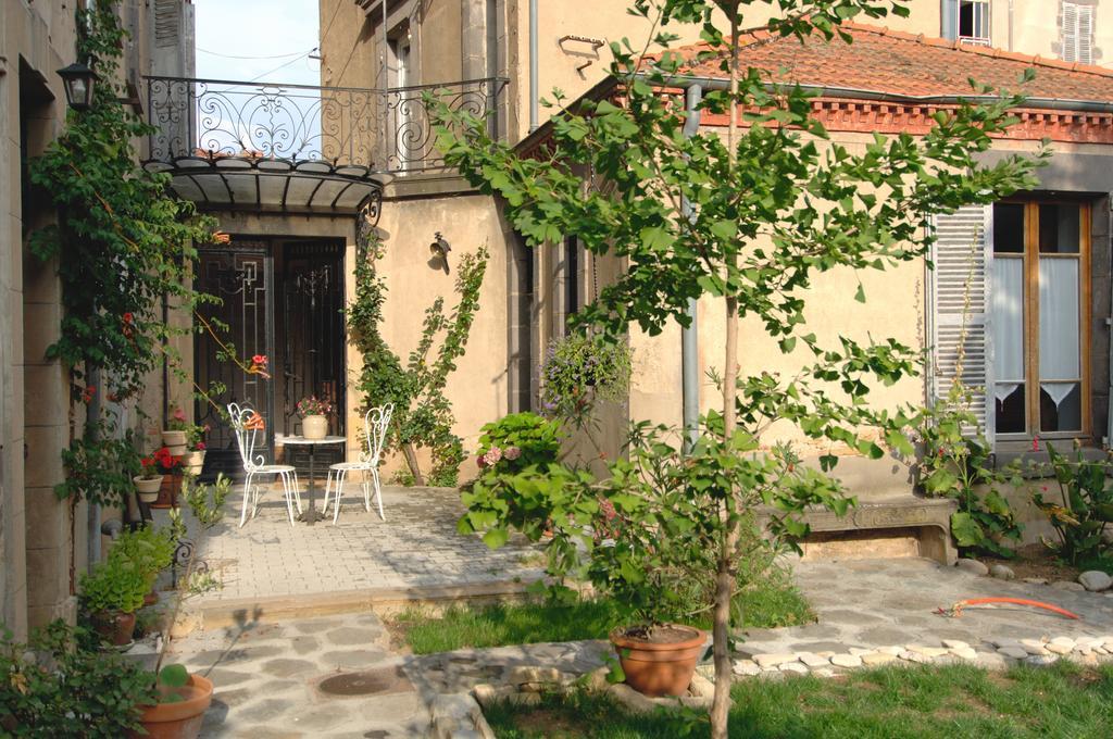 La Maison De Mariecamille Otel Saint-Germain-Lembron Dış mekan fotoğraf