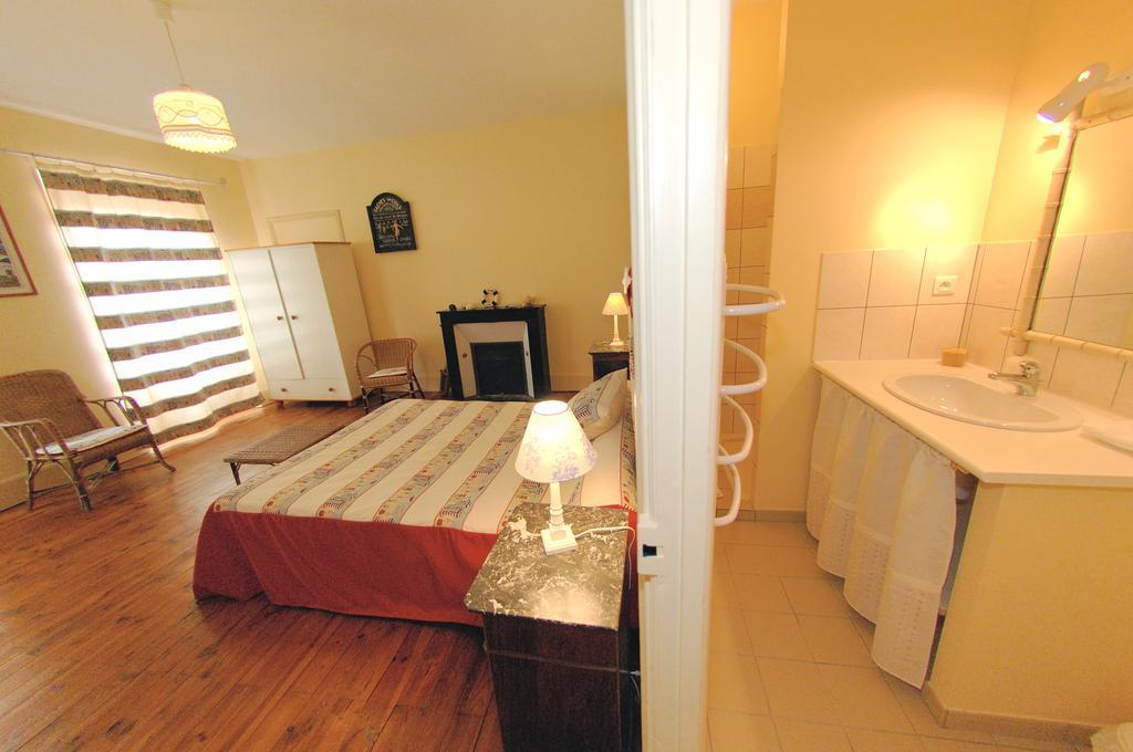 La Maison De Mariecamille Otel Saint-Germain-Lembron Dış mekan fotoğraf