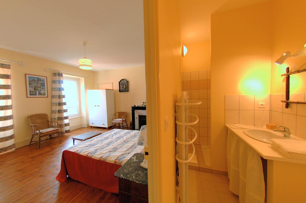 La Maison De Mariecamille Otel Saint-Germain-Lembron Dış mekan fotoğraf