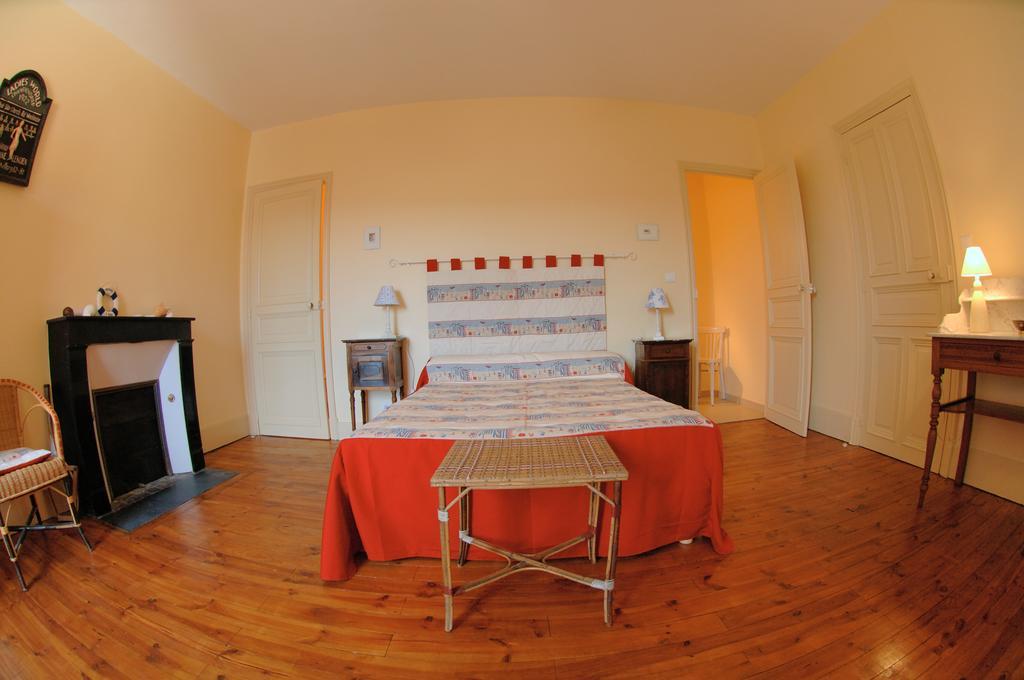 La Maison De Mariecamille Otel Saint-Germain-Lembron Dış mekan fotoğraf